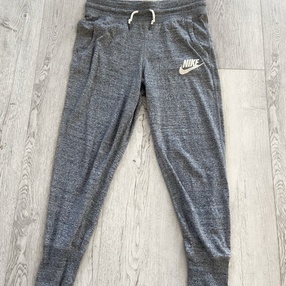NIKE | Thin women’s joggers - Picture 2 of 4